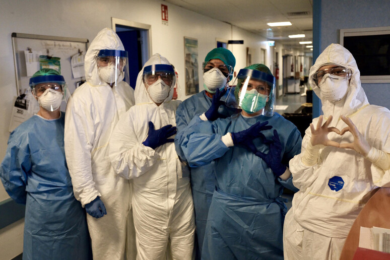Coronavirus: nasce task force infermieri con 500 volontari - RIPRODUZIONE RISERVATA