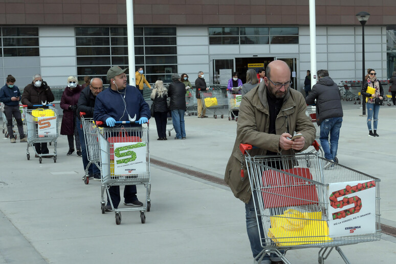Consumi: Nielsen, rallentano vendite supermercati (+5,4%) - RIPRODUZIONE RISERVATA