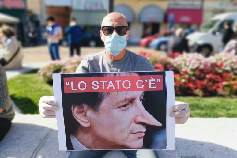 Manifestazione partite Iva a Sanremo - RIPRODUZIONE RISERVATA