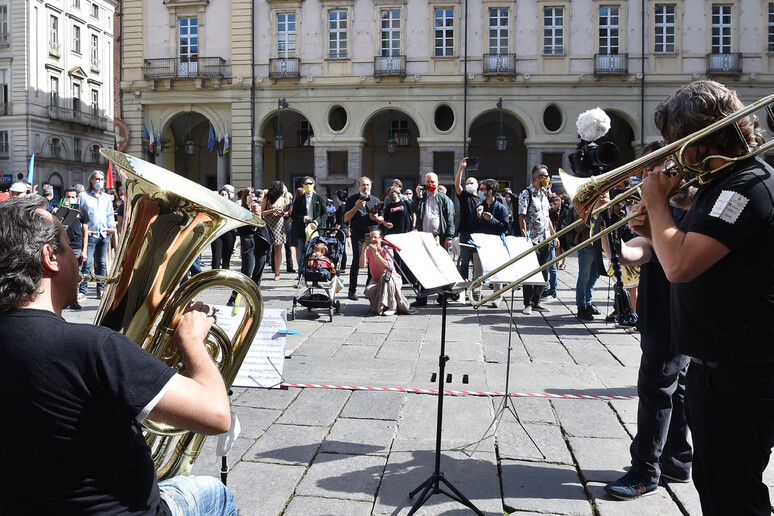 Regio Torino, orchestrali suonano contro il commissariamento - RIPRODUZIONE RISERVATA