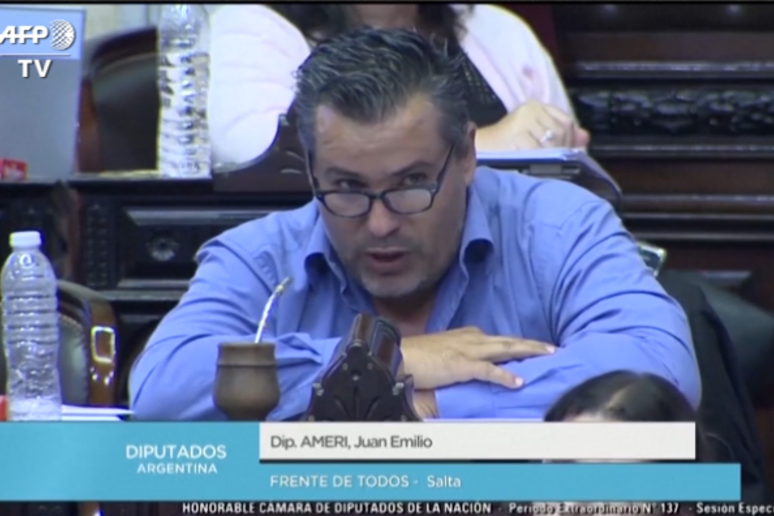 Il deputato Juan Ameri in un frame tratto dal video del dibattito sulla sua sospensione dalla Camera - RIPRODUZIONE RISERVATA