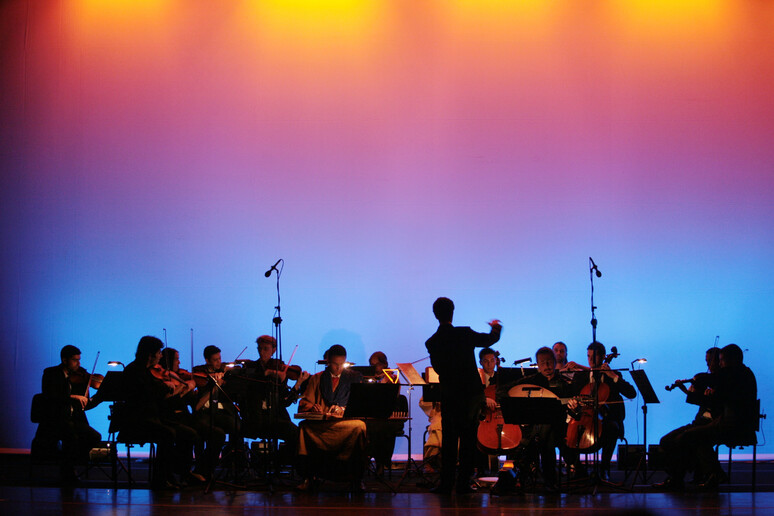 La World Youth Orchestra interpreta  'Le due lune ' -     RIPRODUZIONE RISERVATA