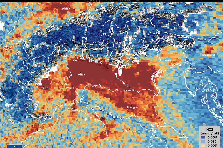 L 'inquinamento sul Nord Italia nell 'immagine del satellite europeo Sentinel 5P (fonte: European Union, Copernicus Sentinel-5P imagery) - RIPRODUZIONE RISERVATA