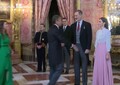 Spagna, l'ambasciatore iraniano non stringe la mano alla regina Letizia