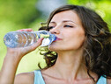 Bere acqua aumenta velocità del cervello (ANSA)