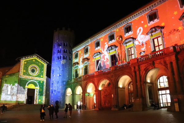 Natale a Orvieto, l'arte proiettata sui palazzi della città © ANSA