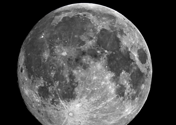 La Super Luna fotografata da Massimo Brizzi (fonte: Massimo Brizzi) © Ansa