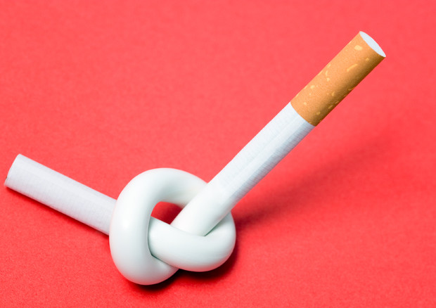 Nuovo quesito del sondaggio della rubrica VERO O FALSO di ANSA Salute: Fumare di meno fa diminuire il rischio di tumore al polmone? (ANSA)