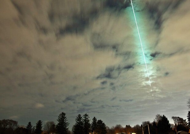 Fotografia in time-lapse dell'asteroide WJ1 scattata dall'astronomo Robert Weryk in Ontario, Canada (fonte: Robert Weryk) © ANSA