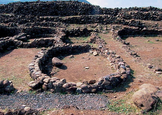 I resti dell'insediamento dell'Età del bronzo a Ustica (fonte: parchiarcheologici.regione.sicilia.it) © Ansa