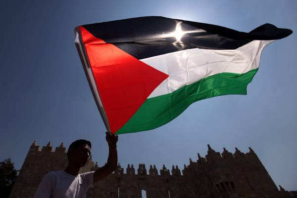 Palestinian man  holds a flag during a protest outside  the Damascus Gate [ARCHIVE MATERIAL 20110921 ]