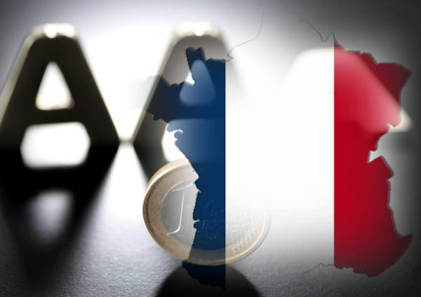 Moody's strips France of AAA rating