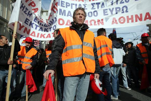 Builders participate in a demonstration in Athens [ARCHIVE MATERIAL 20091217 ]