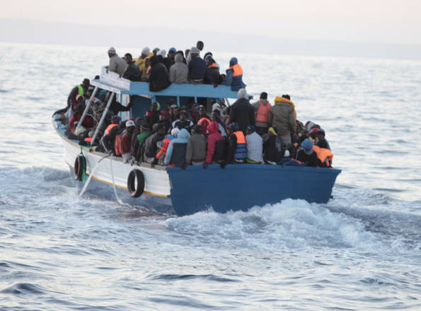 A boat with immigrants on their way to Lampedusa (Archive photo)