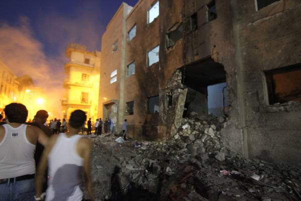 Explosion outside Benghazi courthouse (archive)