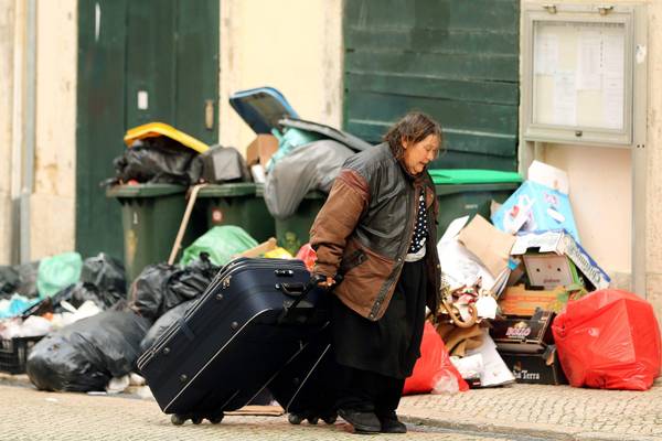 Garbage collection services strike in Lisbon