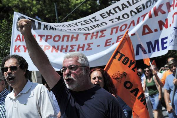 Crisis: Greece; salaries drop by over 10.1% within a year