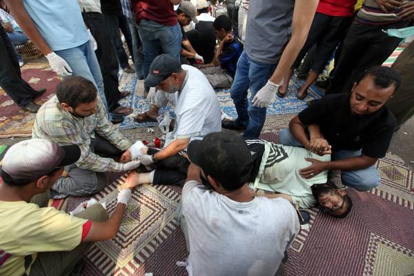 Decine di morti al Cairo in scontri fra tra seguaci della Fratellanza ed esercito