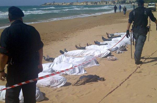 The bodies of migrants dead in the shipwreck of their boat in the Sicily Straight (archive photo)