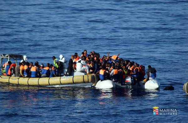 Migrants saved at sea