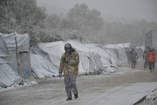 Neve nel campo profughi di Lesbo