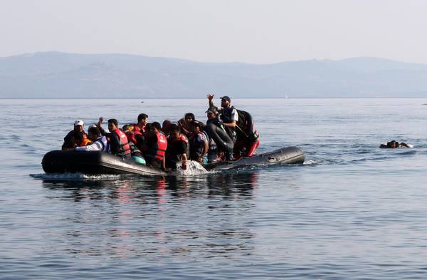 Migranti: naufragio mar Egeo, almeno 9 morti, 5 bimbi