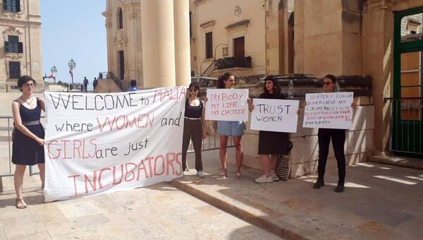 Protesta contro il divieto di aborto a La Valletta, Malta