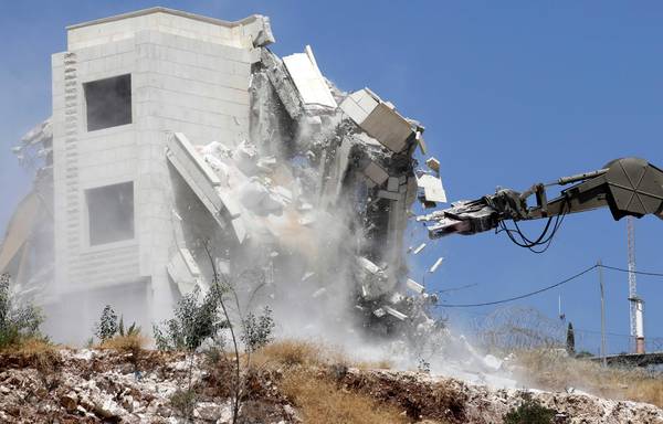 Israele demolisce case arabe a Gerusalemme est