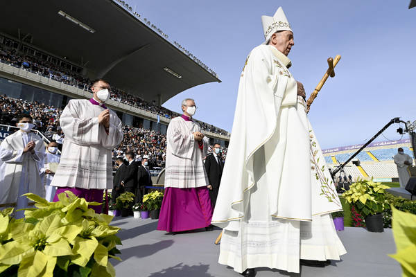 Papa Francesco celebra la messa per la comunità cattolica di Cipro nel Gsp Stadium di Nicosia