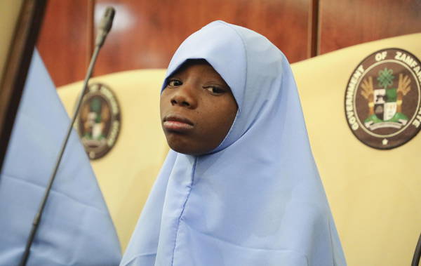 Una delle ragazzine della scuola secondaria di Jangebe in Nigeria rapite da uomini armati e poi liberate