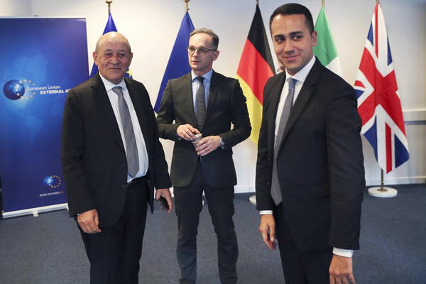 Da sinistra a destra i ministri degli Esteri Le Drian, Maas e Di Maio prima di una riunione sulla Libia a Bruxelles