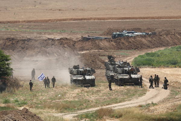 Israeli artillery at Gaza border
