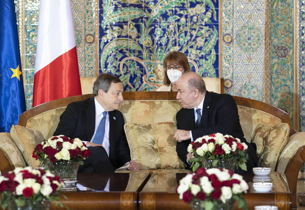 Incontro tra il premier Draghi e il presidente algerino Tebboune lunedì ad Algeri