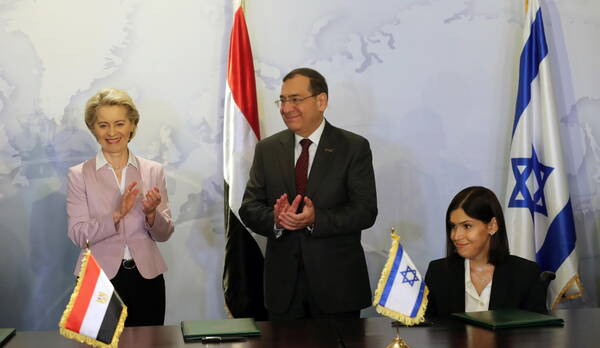 Firma al Cairo di un Memorandum d'intesa tra Ue, Egitto e Israele per la fornitura di gas all'Unione europea