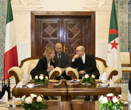 Il Mediterraneo è strategico per l’Italia, dice Meloni ad Algeri, economicamente