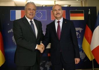 EU Commissioner for Migration Dimitris Avramopoulos (L) and Turkish Interior Minister Suleyman Soylu (R) in an archive photo