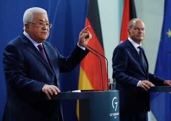Abu Mazen alla conferenza di ieri con il cancelliere Scholz a Berlino