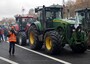 Protesta agricoltori in Francia, trattori convergono su Parigi