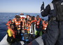 'Guardia costiera Libia salva 104 migranti,morto un bimbo'