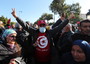Manifestanti in piazza a Tunisi per protestare contro Saied