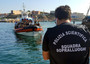 Migranti: 3 sbarchi nella notte a Lampedusa, 880 all'hotspot