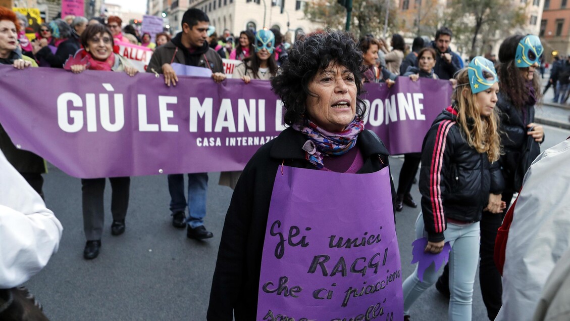 Violenza donne: corteo Roma, slogan contro la Raggi - ALL RIGHTS RESERVED