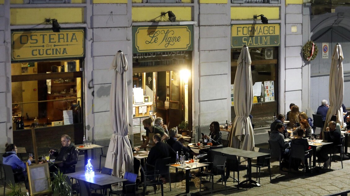 Restaurants outdoors in Milan - ALL RIGHTS RESERVED