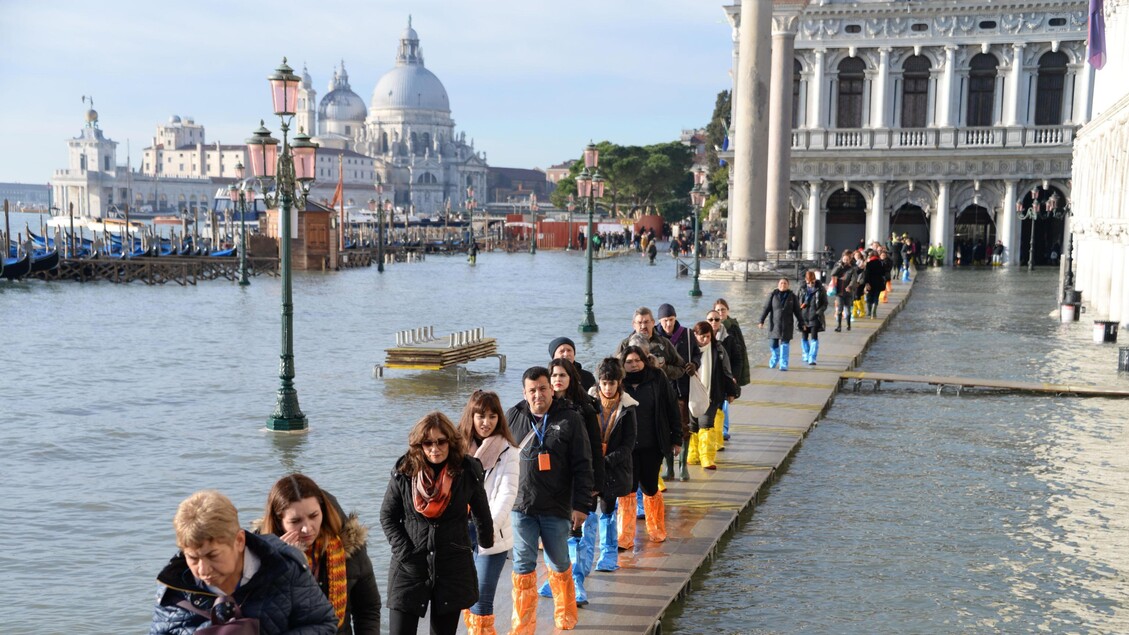 Venice to ban big tourist groups, loudspeakers (4) - ALL RIGHTS RESERVED
