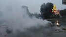 Deposito in fiamme nel Pavese: l'intervento dei vigili del fuoco (ANSA)