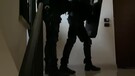 Barricato in casa con il figlio nel Bresciano, l'azione dei carabinieri(ANSA)