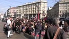 Milano, studenti in ginocchio per i morti nell'alternanza scuola-lavoro (ANSA)