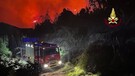 Incendio boschivo in Versilia, l'intervento dei Vigili del fuoco (ANSA)