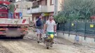 Maltempo, a Pianello di Ostra gli abitanti al lavoro per salvare il salvabile (ANSA)