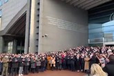 Sassoli, il lungo applauso a Bruxelles fuori dal Parlamento Ue